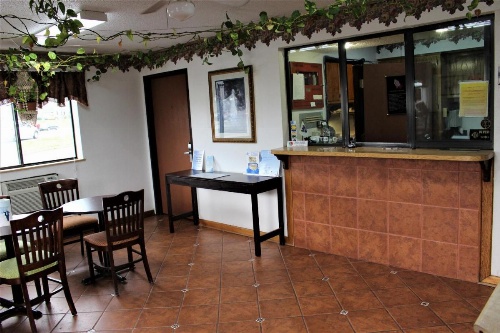 Knights Inn Albany image 11